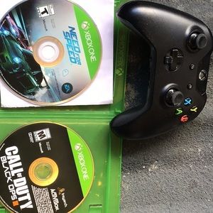 Xbox 1 controller and 2 games